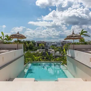 https://namas-tulum.allrivieramayahotels.com