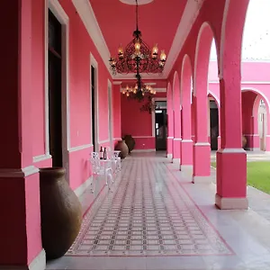 La Casa Rosa Hotel